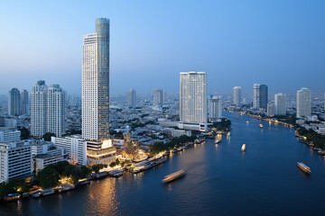 Fototapeta premium City skyline with river view during twilight in town, showcasing modern architecture