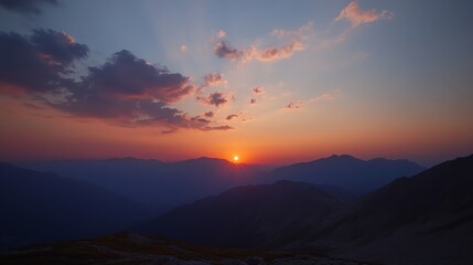 Obraz premium Breathtaking Sunset Over the Majestic Mountains