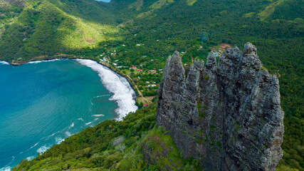 magnifique vue aérienne de la vallée de HATIHEU sur l'ile de NUKU HIVA dans l'archipel des marquises en polynésie francaise 