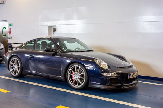Porsche 911 GT3 997 sports car parked inside