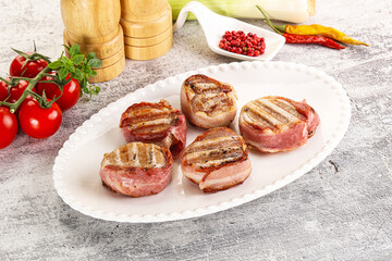 Grilled pork tenderloin with bacon