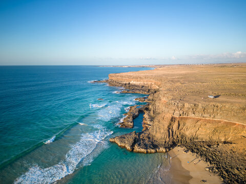 Urlaubsziel Fuerteventura mit Felsk&uuml;ste von Cotillo