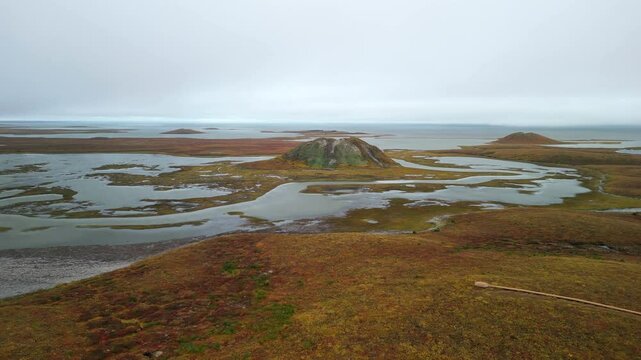 Die Pingo Landschaft in Nordkanada