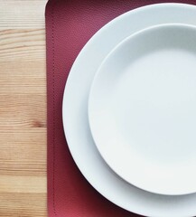 table setting цhite plate on table