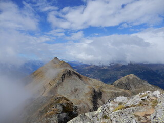 Blick zum Zellinkopf 2597m, rechts unten der Gröllerkopf 2419m