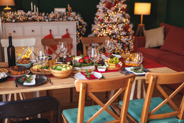 Beautiful Christmas dinner table setting