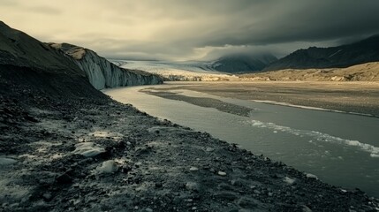 Naklejka premium Majestic Icelandic Landscape: Glacial River Flowing Through Rugged Terrain