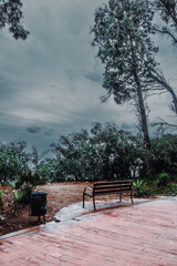 horizonte oscuro en un paisaje de invierno. Se acerca una tormenta