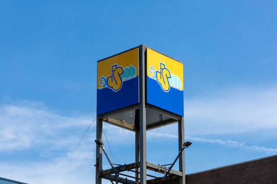 Jos Scholman JS logo sign. Jos Scholman is a contracting company in groundwork, road construction and hydraulic engineering and sports and cultural engineering. Utrecht, the Netherlands. 12 June 2023.