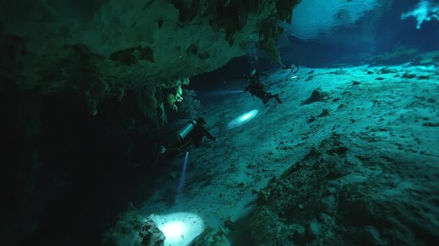 Cenote Mexico Scuba dive Dos Ojos 6