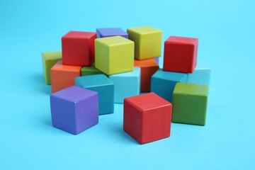 Obraz premium Many colorful cubes on light blue background