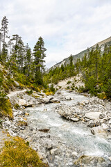 Zernez, Ofenpass, Bach, Ova dal Fuorn, Wanderweg, Uferweg, Passstrasse, Engadin, Nationalpark, Alpen, Herbst, Herbstfarben, Graub&uuml;nden, Schweiz