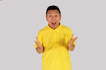 An Asian adult man opens his arms with a surprised expression.