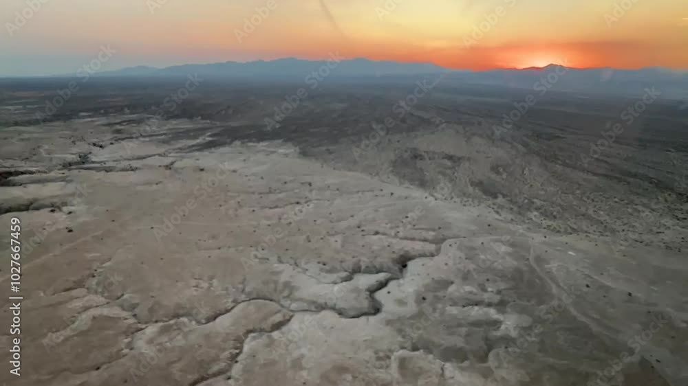 Wall mural Helikopterflug über Nevada bei Sonnenuntergang