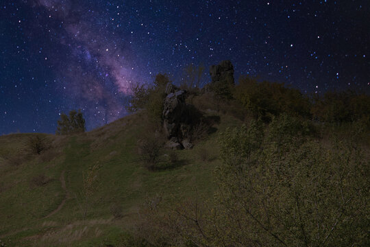 Teufelsmauer im Harz bei Nacht