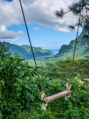 Vue depuis le Col des Trois Pinus sur l'île de Moorea en Polynésie Française