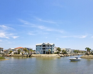 Obraz premium Waterfront homes and boats in Ocean Isle Beach, Brunswick County, North Carolina