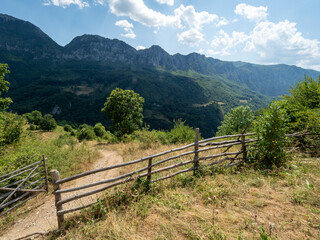 Fototapeta premium The trail to Inelet and Scarisoara hamlets, Romania