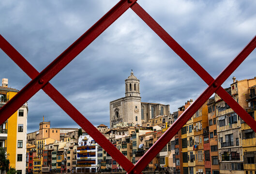 Girona Cathedral framed in an effiel bridge structure