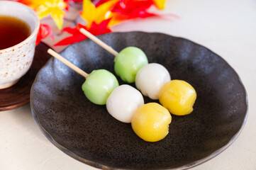 三色お月見だんご