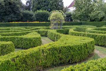 Das Kloster Salem in Salem, Deutschland, beeindruckt mit barocker Architektur, umgeben von...