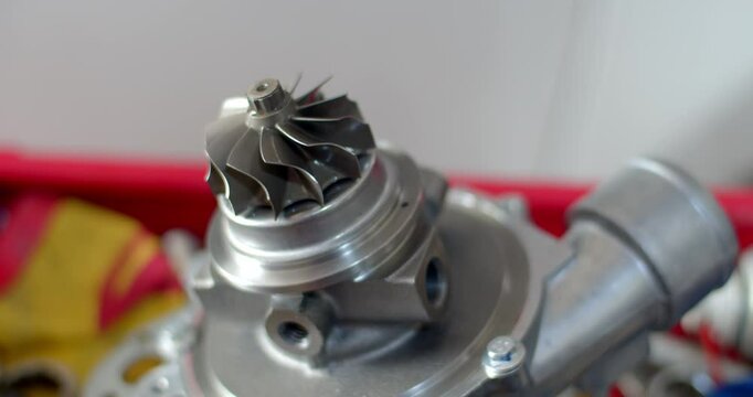 Exhaust side turbo blade.The new turbo has not been used yet.
