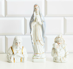 Inexpensive Religious Kitsch Porcelain Statues – Holy Mary and Jesus Busts with Rough Painting,...