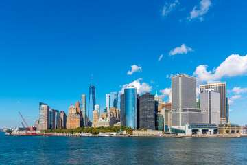Fototapeta premium Manhattan skyline seen from the water