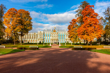 Obraz premium Catherine palace and park in autumn, Tsarskoe Selo (Pushkin), Saint Petersburg, Russia