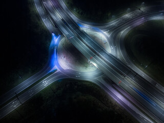 Nocny kadr obwodnicy Piekar Śląskich – widok z lotu ptaka © Wojcik.Studio