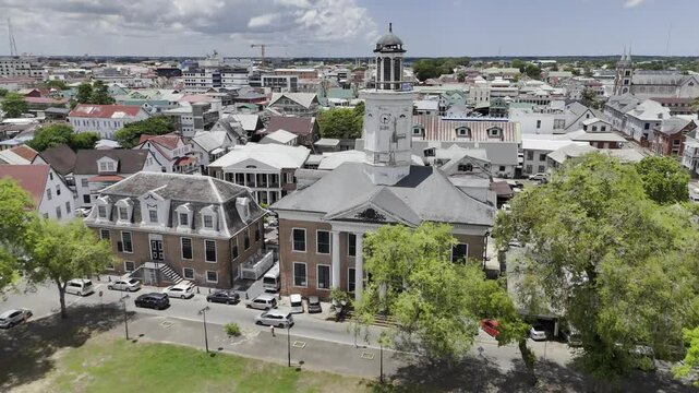 Drone flies over the town square Onafhankelijkheids plein toward the Historical Building of the Ministry of Finance in Paramaribo, Suriname