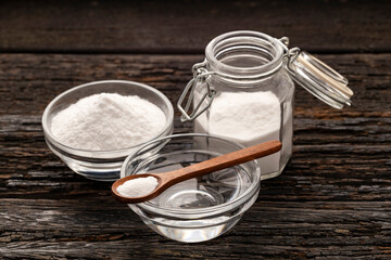 Mixture of baking soda and vinegar for deep cleaning.