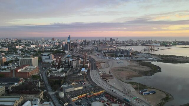 Viaducto de Montevideo en bonito atardecer 