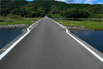 真っすぐな佐田沈下橋