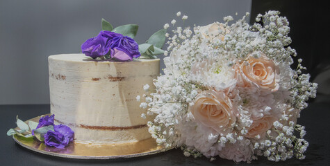 Bridal bouquet with a cake