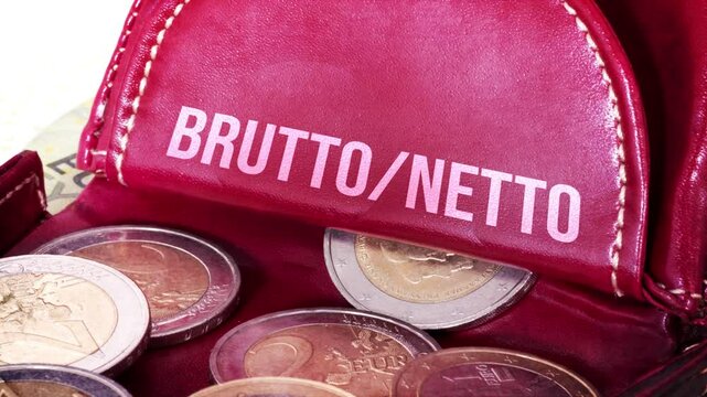 Eine Geldb&ouml;rse, Euro M&uuml;nzen und Brutto Netto Einkommen
