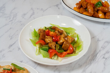 Fried Monkey Head Mushroom and Celery with Black Pepper (Spicy)