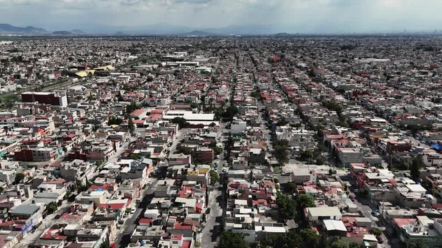 Drone views that showcase commonalities of Ecatepec's streets with other Latin American cities