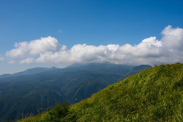 日本の静岡県伊東市の大室山の美しい風景