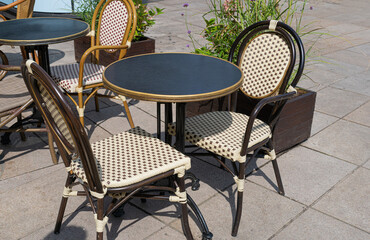 Street Restaurant Table, Empty Cafe Tables, Bar Terrace, Outdoor Restaurants, Outside Trattoria