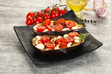 Baked eggplant with cheese and tomato