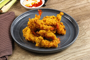 Golden deep prawn tempura wuth sauce