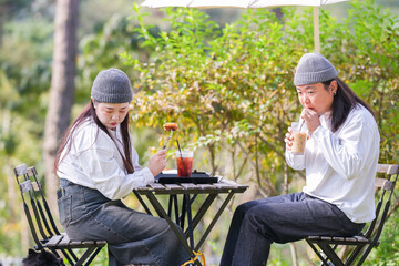 A Korean man and a Japanese woman, both in their 30s and a married couple, are enjoying an autumn brunch with three dogs at a stylish cafe located in Gyeongchun-ro, Namyangju-si, Gyeonggi-do, Korea.