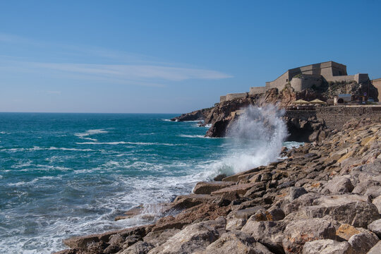 Waves breaking against the wall of Sete 