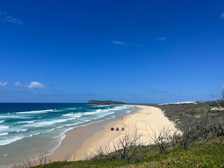 Obraz premium Breathtaking seascape with tropical sandy beach on sunny day