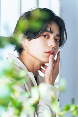 男性、メイク、化粧品、コスメ、日本人、ジェンダーレス、ユニセックス、中性的、ボタニカル、ナチュラル、脱毛、エステ、サロン、美容、スキンケア、ジェンダーレスメイク、メンズ、男性用化粧品、メンズコスメ、美肌、メーキャップ、血色感、二重まぶた、美容院、サロンモデル、ヘアカタログ、Z世代、20代、若い、若者、イケメン、かっこいい、ハンサム、クール、キュート、おしゃれ、色気、セクシー、爽やか、透明感、ファッ