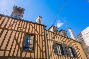 Maisons à colombages dans les rues d'Auxerre