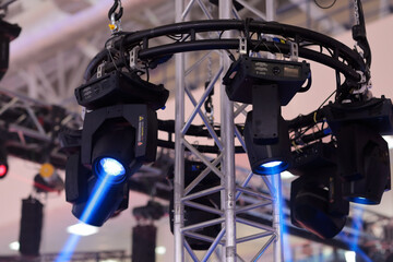 circular truss structure and lighting fixtures