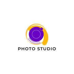 Obraz premium ILLUSTRATION PHOTOGRAPHY ABSTRACT CAMERA LENS PURPLE ORANGE COLOR SIMPLE ROUGH LOGO ICON TEMPLATE DESIGN ELEMENT VECTOR. GOOD FOR PHOTO STUDIO, APPS