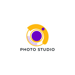 Obraz premium ILLUSTRATION PHOTOGRAPHY ABSTRACT CAMERA LENS PURPLE ORANGE COLOR SIMPLE ROUGH LOGO ICON TEMPLATE DESIGN ELEMENT VECTOR. GOOD FOR PHOTO STUDIO, APPS